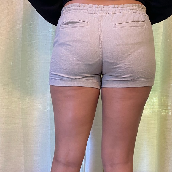 Khaki old navy linen shorts. Size 2. - Picture 2 of 3